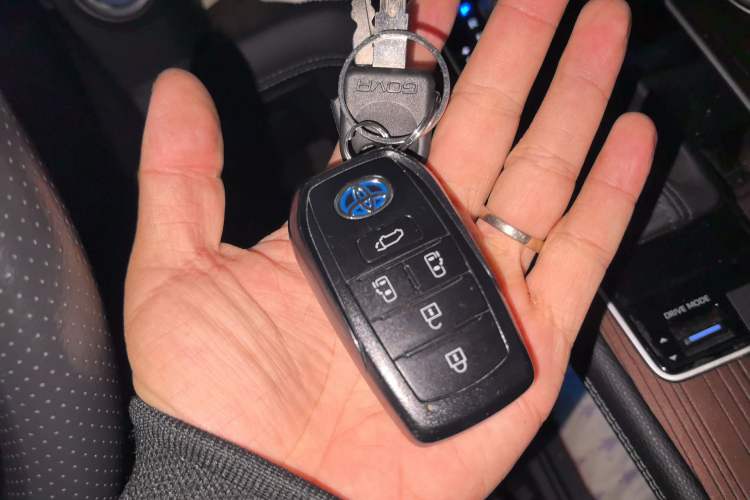 Used Toyota SIENNA 2021 2.5L Hybrid Luxury Edition Vehicle Key
