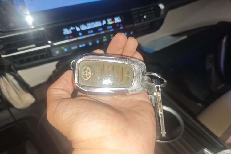 Used Toyota SIENNA 2021 2.5L Hybrid Ultimate Edition Vehicle Key