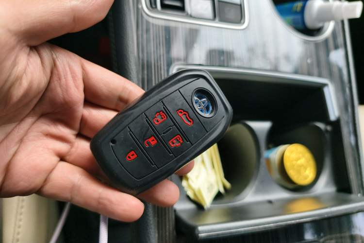 Used Toyota SIENNA 2021 2.5L Hybrid Premium Edition Vehicle Key