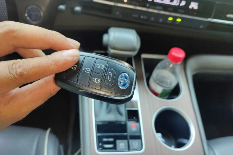 Used Toyota SIENNA 2021 2.5L Hybrid Luxury Edition Vehicle Key