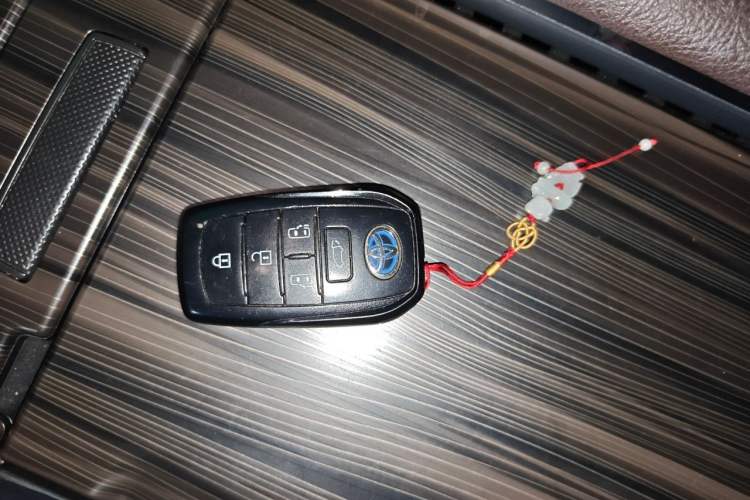 Used Toyota SIENNA 2021 2.5L Hybrid Platinum Edition Vehicle Key