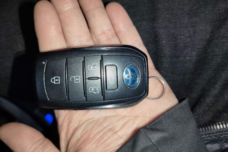 Used Toyota SIENNA 2021 2.5L Hybrid Platinum Edition Vehicle Key