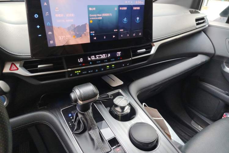 Used Toyota SIENNA 2021 2.5L Hybrid Premium Edition Audio And AC Panel