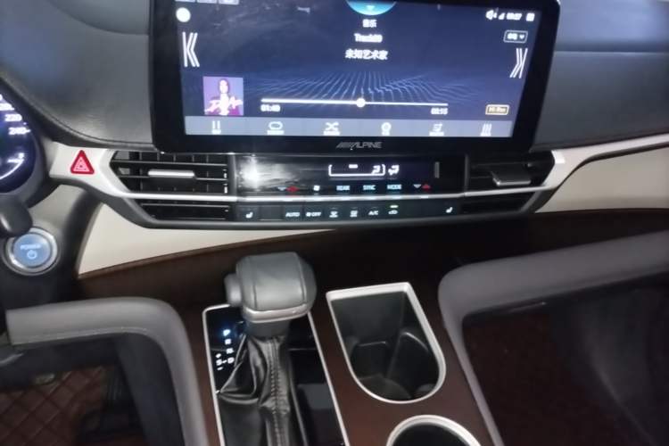 Used Toyota SIENNA 2021 2.5L Hybrid Luxury Edition Audio And AC Panel