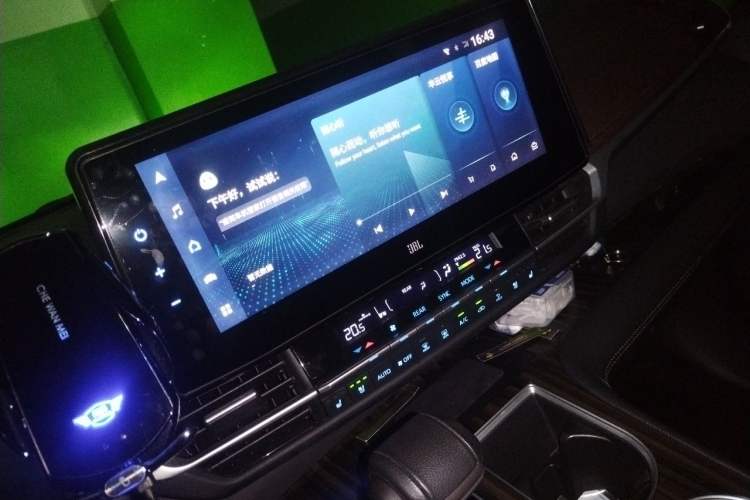 Used Toyota SIENNA 2021 2.5L Hybrid Platinum Edition Audio And AC Panel