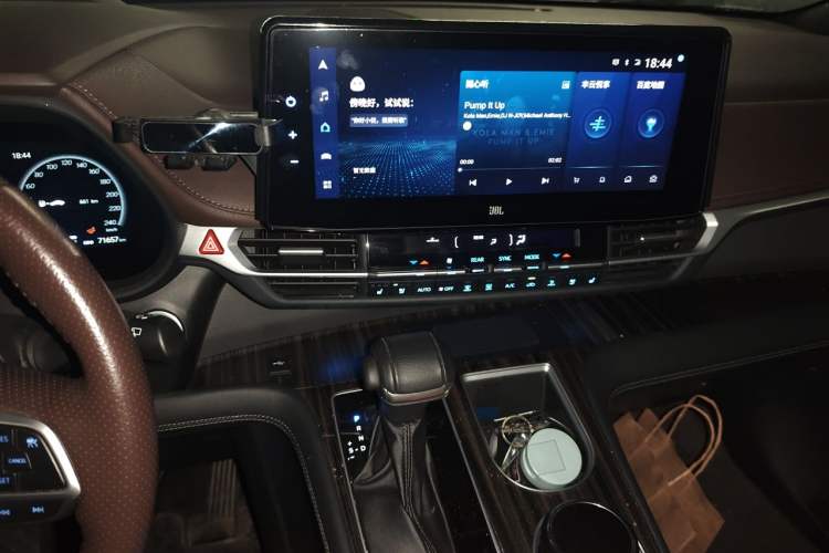 Used Toyota SIENNA 2021 2.5L Hybrid Platinum Edition Audio And AC Panel