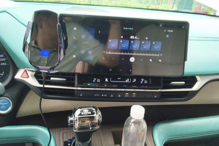 Used Toyota SIENNA 2021 2.5L Hybrid Luxury Edition Audio And AC Panel