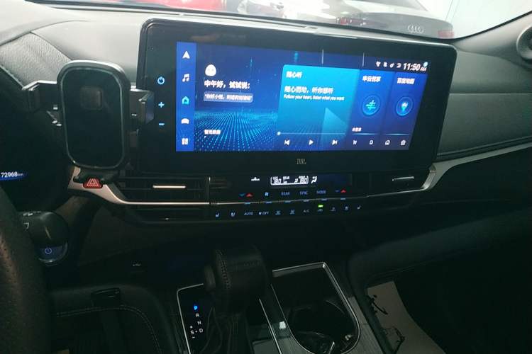 Used Toyota SIENNA 2021 2.5L Hybrid Platinum Edition Audio And AC Panel