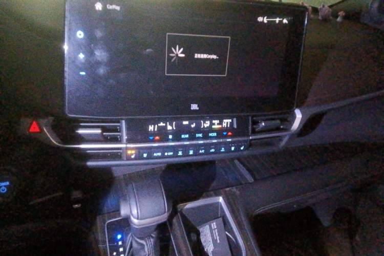 Used Toyota SIENNA 2021 2.5L Hybrid Platinum Edition Audio And AC Panel
