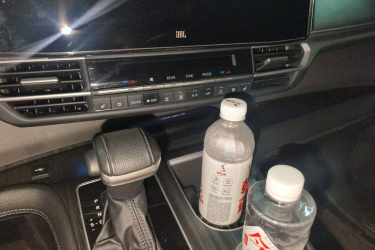 Used Toyota SIENNA 2021 2.5L Hybrid Platinum Edition Audio And AC Panel