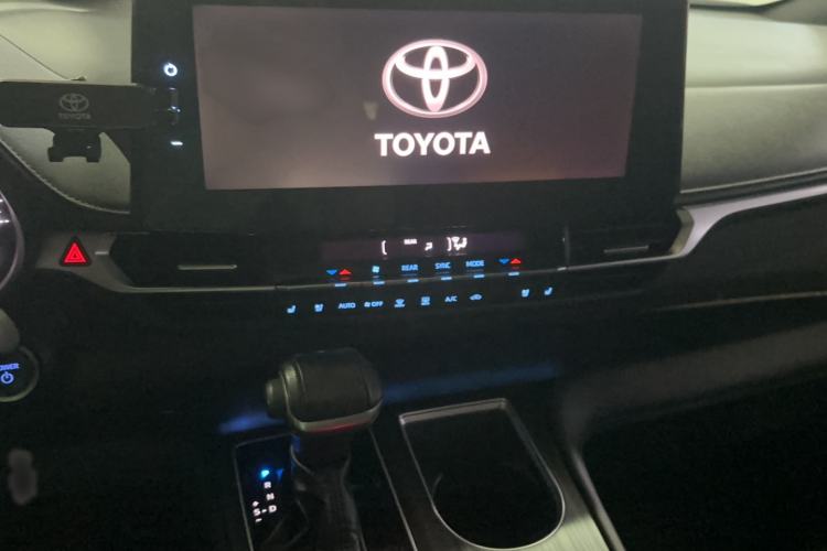 Used Toyota SIENNA 2021 2.5L Hybrid Premium Edition Audio And AC Panel