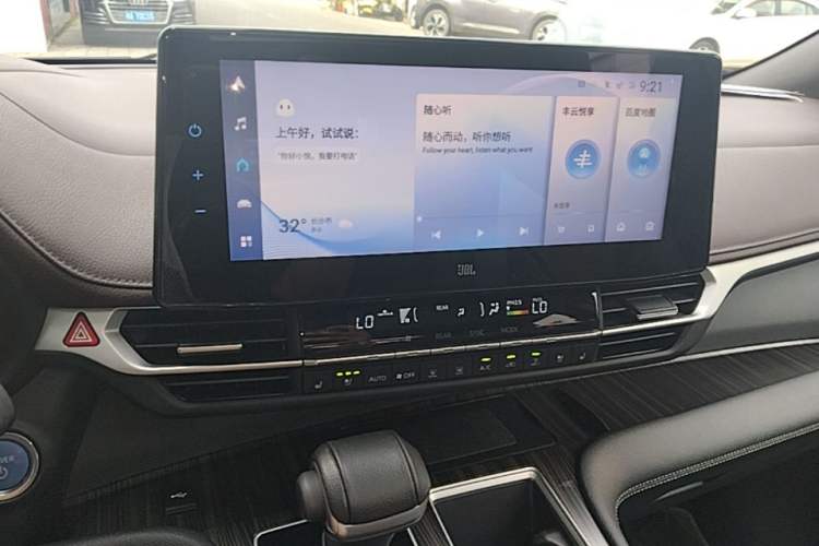 Used Toyota SIENNA 2021 2.5L Hybrid Platinum Edition Audio And AC Panel