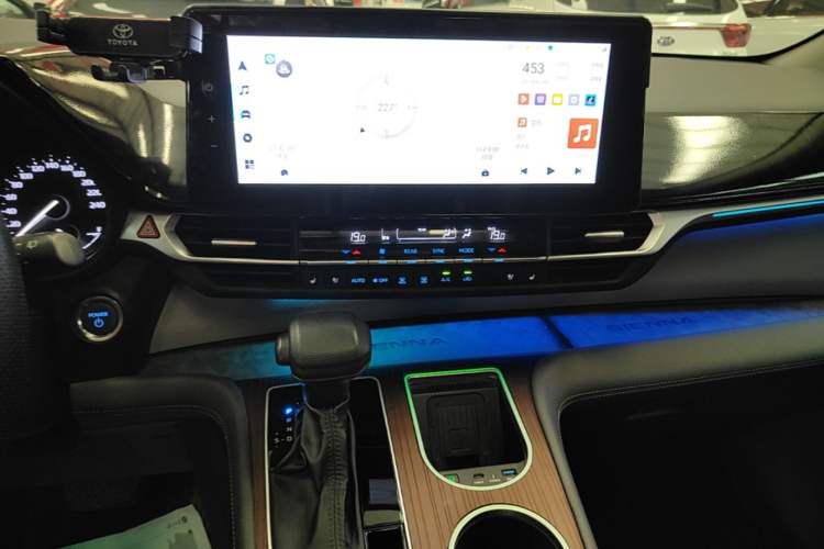 Used Toyota SIENNA 2021 2.5L Hybrid Premium Edition Audio And AC Panel