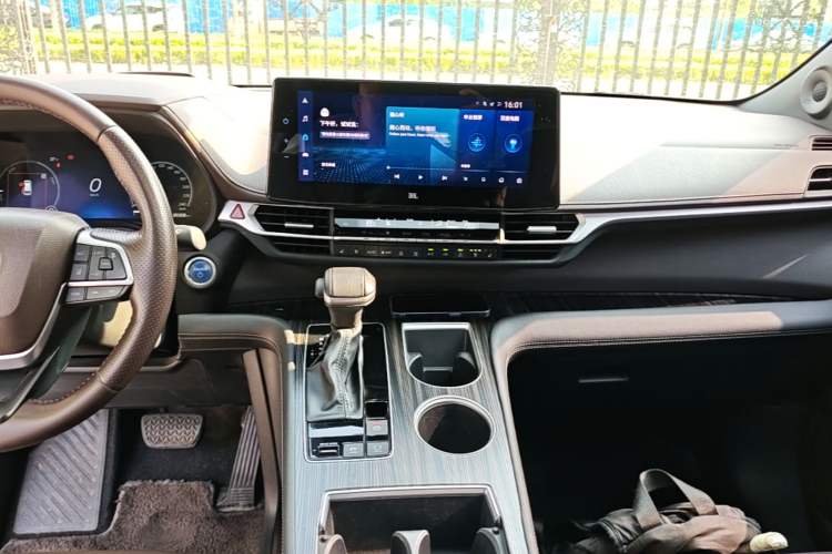 Used Toyota SIENNA 2021 2.5L Hybrid Platinum Edition Audio And AC Panel