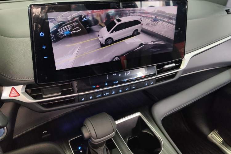 Used Toyota SIENNA 2021 2.5L Hybrid Premium Edition Audio And AC Panel