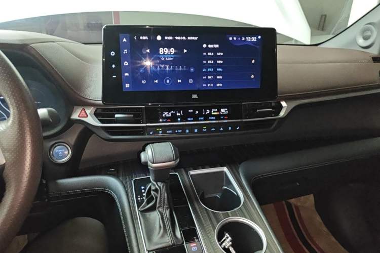 Used Toyota SIENNA 2021 2.5L Hybrid Platinum Edition Audio And AC Panel