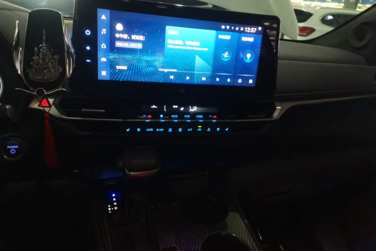 Used Toyota SIENNA 2021 2.5L Hybrid Platinum Edition Audio And AC Panel