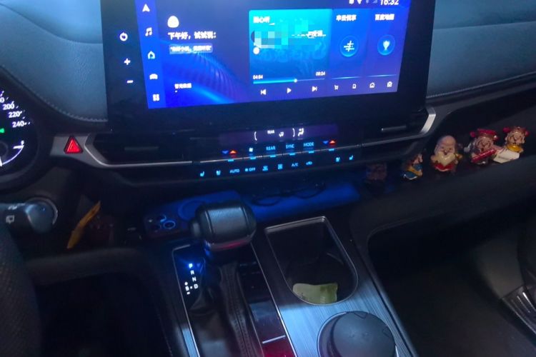 Used Toyota SIENNA 2021 2.5L Hybrid Premium Edition Audio And AC Panel
