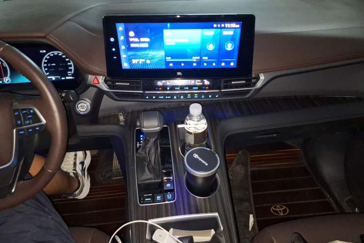 Used Toyota SIENNA 2021 2.5L Hybrid Platinum Edition Audio And AC Panel
