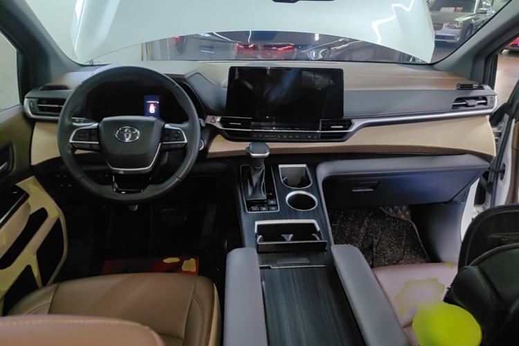 Used Toyota SIENNA 2021 2.5L Hybrid Premium Edition Center Console