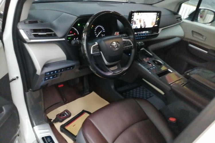 Used Toyota SIENNA 2021 2.5L Hybrid Comfort Edition Center Console