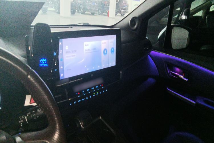 Used Toyota SIENNA 2021 2.5L Hybrid Platinum Edition Center Console