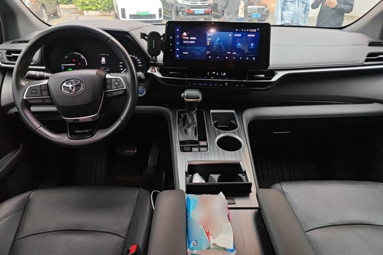 Used Toyota SIENNA 2021 2.5L Hybrid Premium Edition Center Console