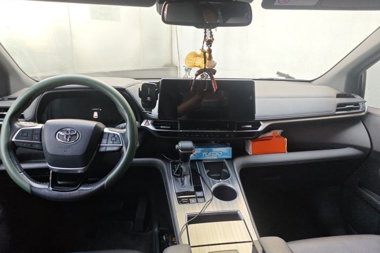 Used Toyota SIENNA 2021 2.5L Hybrid Premium Edition Center Console