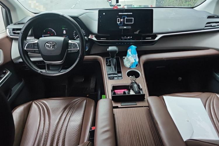 Used Toyota SIENNA 2021 2.5L Hybrid Comfort Edition Center Console