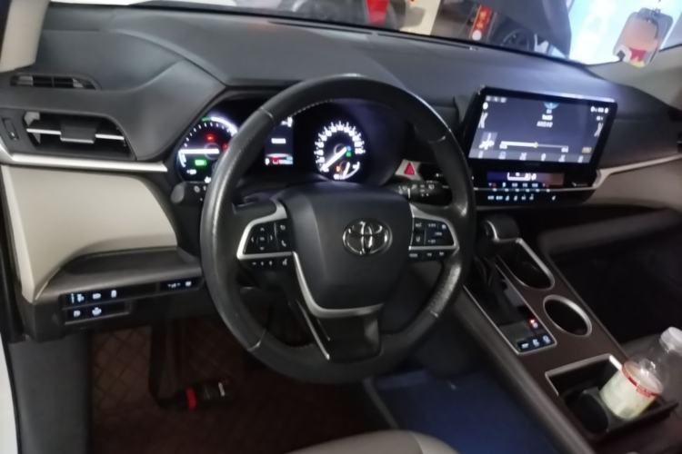 Used Toyota SIENNA 2021 2.5L Hybrid Luxury Edition Center Console