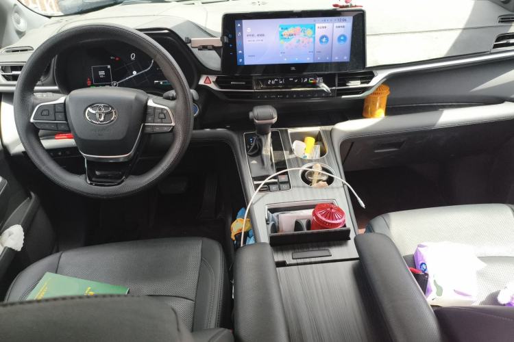 Used Toyota SIENNA 2021 2.5L Hybrid Platinum Edition Center Console