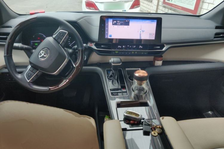Used Toyota SIENNA 2021 2.5L Hybrid Premium Edition Center Console