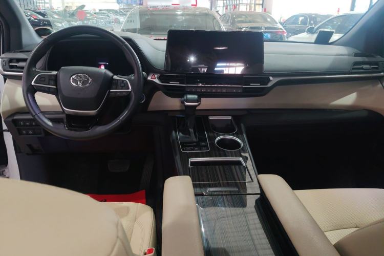 Used Toyota SIENNA 2021 2.5L Hybrid Premium Edition Center Console
