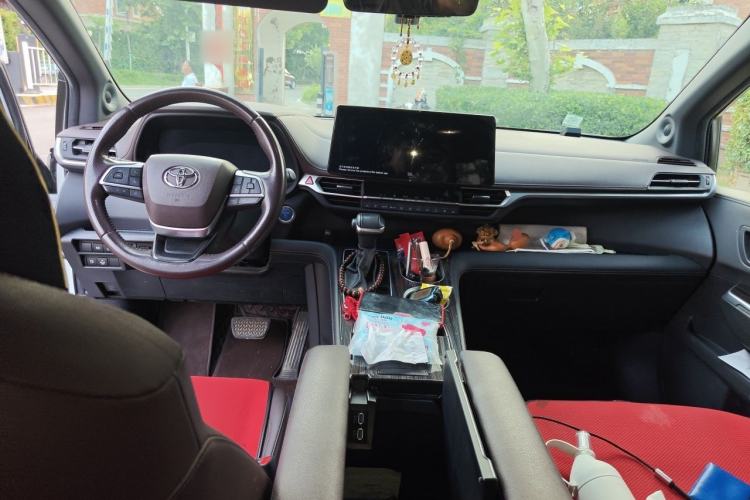 Used Toyota SIENNA 2021 2.5L Hybrid Platinum Edition Center Console
