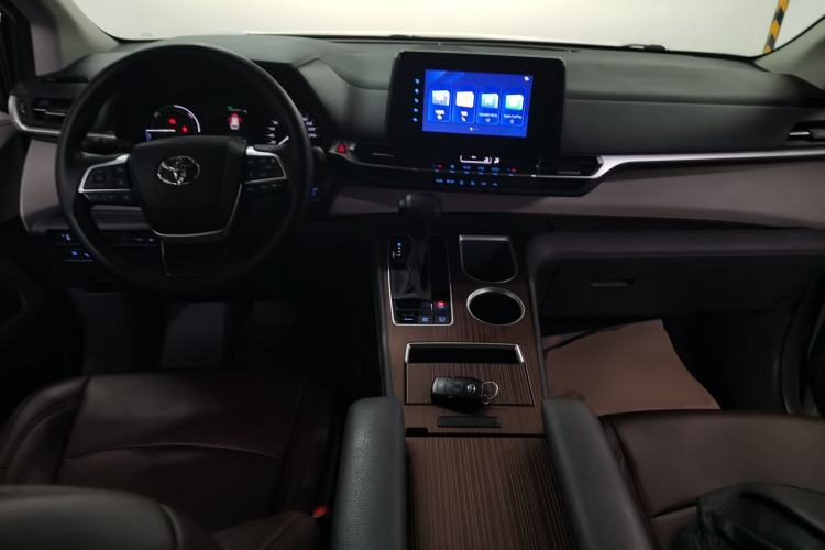 Used Toyota SIENNA 2021 2.5L Hybrid Comfort Edition Center Console