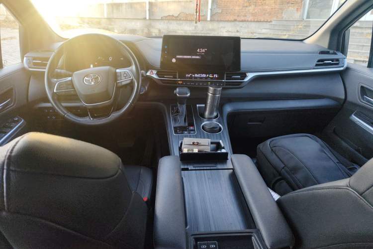 Used Toyota SIENNA 2021 2.5L Hybrid Ultimate Edition Center Console