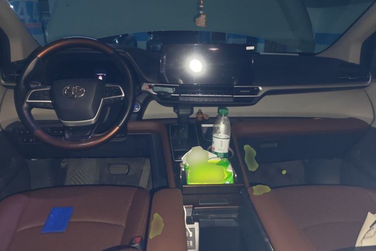 Used Toyota SIENNA 2021 2.5L Hybrid Comfort Edition Center Console