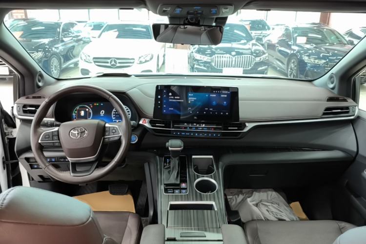 Used Toyota SIENNA 2021 2.5L Hybrid Platinum Edition Center Console