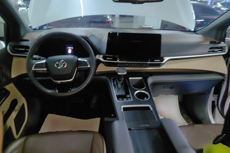 Used Toyota SIENNA 2021 2.5L Hybrid Premium Edition Center Console