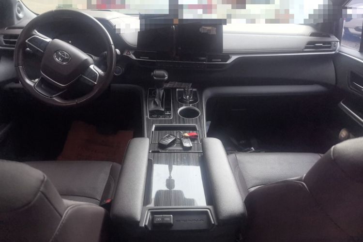 Used Toyota SIENNA 2021 2.5L Hybrid Platinum Edition Center Console