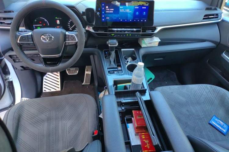 Used Toyota SIENNA 2021 2.5L Hybrid Premium Edition Center Console