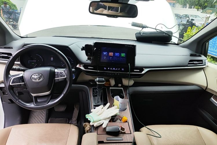 Used Toyota SIENNA 2021 2.5L Hybrid Luxury Edition Center Console