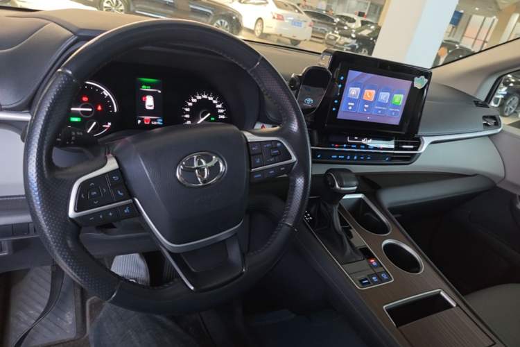 Used Toyota SIENNA 2021 2.5L Hybrid Luxury Edition Center Console