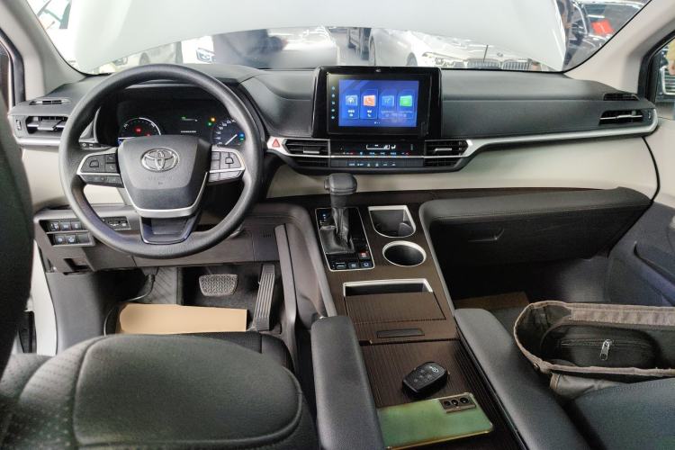 Used Toyota SIENNA 2021 2.5L Hybrid Comfort Edition Center Console