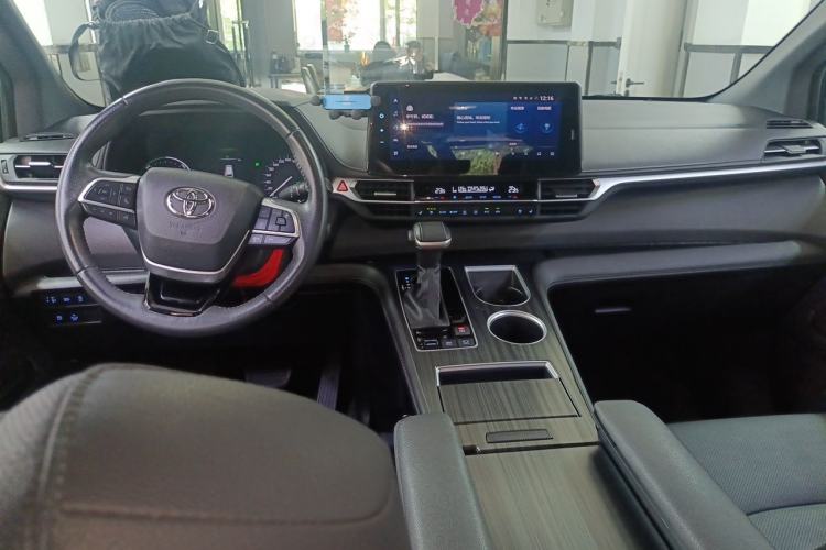 Used Toyota SIENNA 2021 2.5L Hybrid Premium Edition Center Console