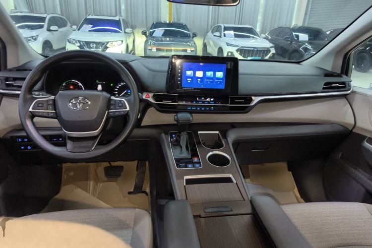 Used Toyota SIENNA 2021 2.5L Hybrid Comfort Edition Center Console