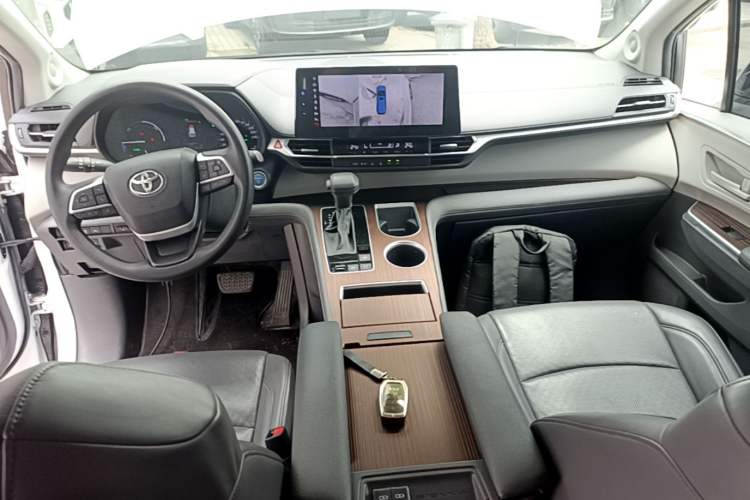 Used Toyota SIENNA 2021 2.5L Hybrid Comfort Edition Center Console