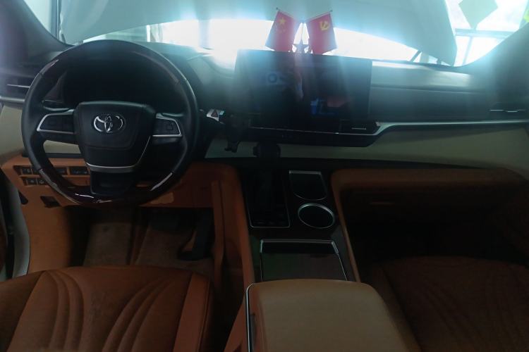 Used Toyota SIENNA 2021 2.5L Hybrid Comfort Edition Center Console
