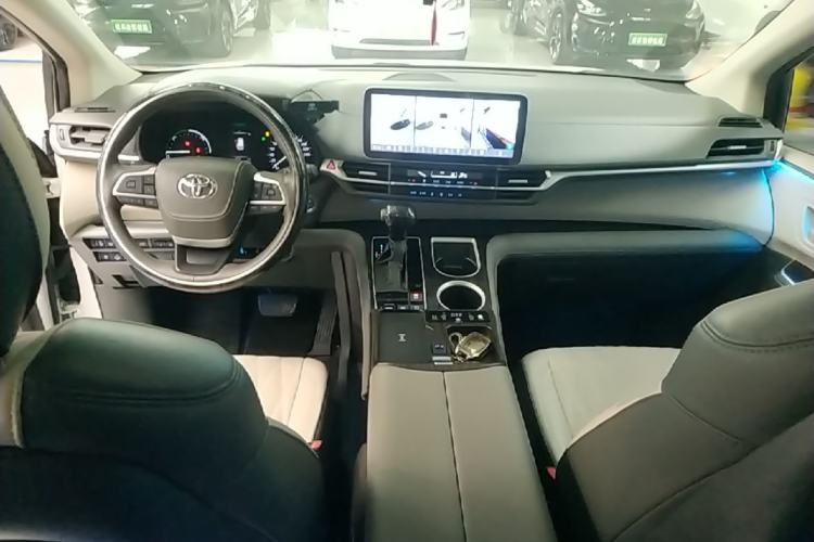 Used Toyota SIENNA 2021 2.5L Hybrid Comfort Edition Center Console