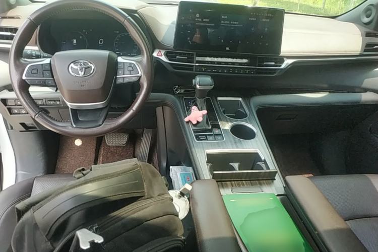 Used Toyota SIENNA 2021 2.5L Hybrid Platinum Edition Center Console